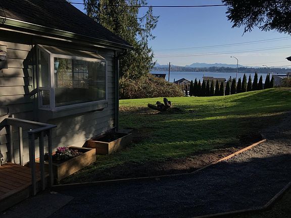 2nd image of 2111 Park Dr