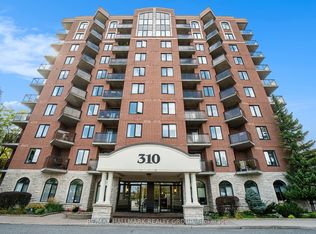 310 Central Park Dr #5R, Ottawa, ON K2C 4G4