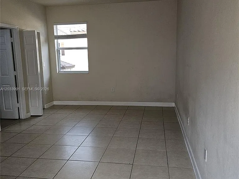 17066 SW 95th Ter — Photo 3