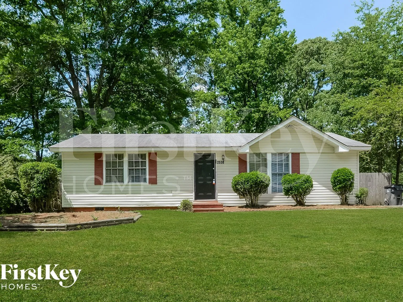 3 bed, 1.0 bath, 1008 sqft, $1,205 — Photo 1