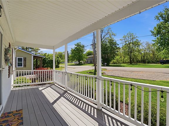 4th image of 5834 Lake Rd
