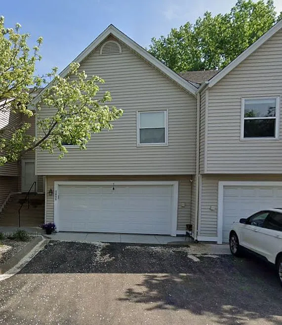 2 bed, 1031 sqft, $2,100 — Photo 1