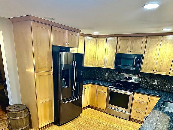 3rd image of 38 Tioga Drive