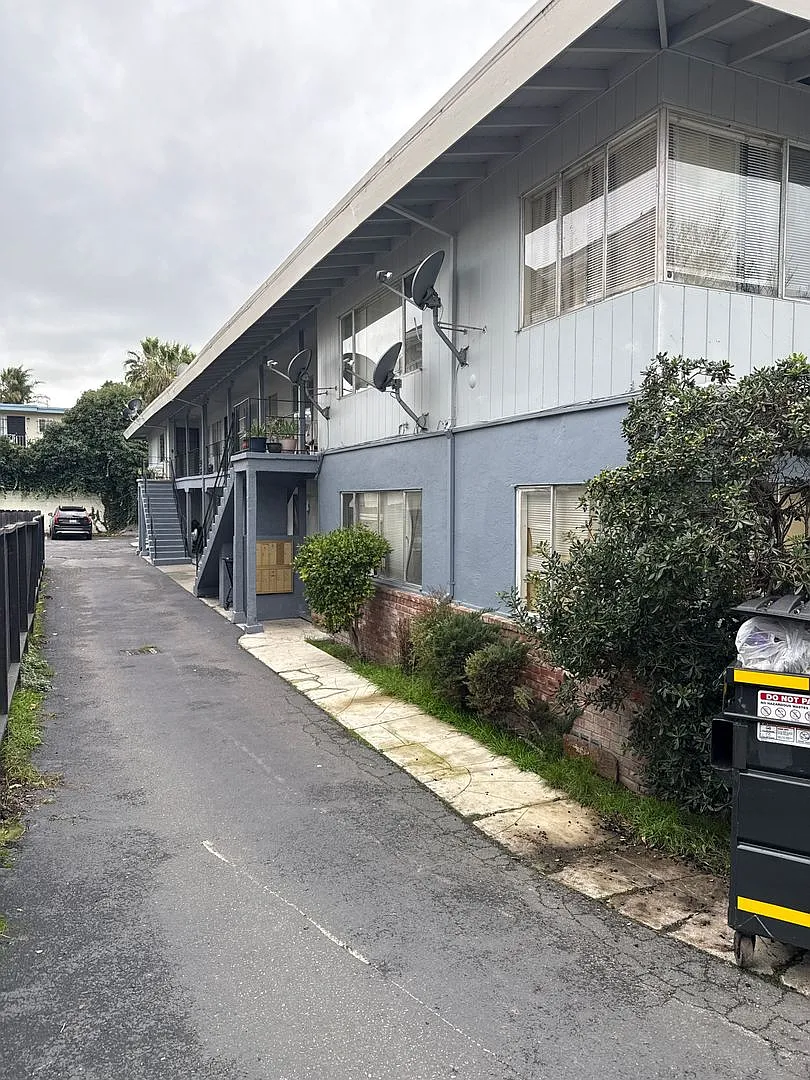 2811 NICOL — Photo 1