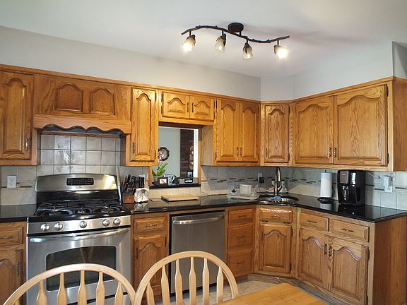 4th image of 4211 New York Ave