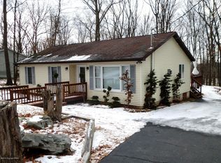 7 Long Ct, Bushkill, PA 18324