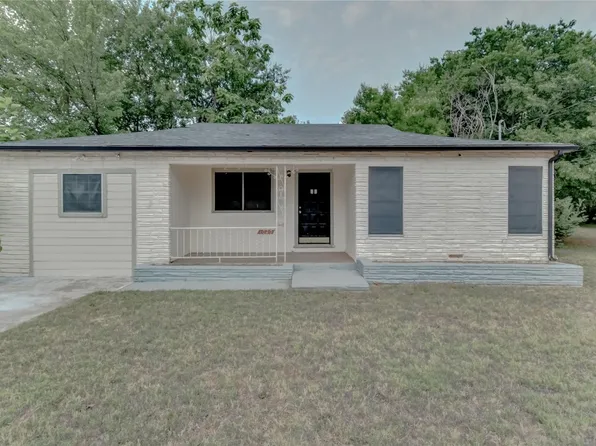 1025 Wade Hampton St, Benbrook, TX 76126