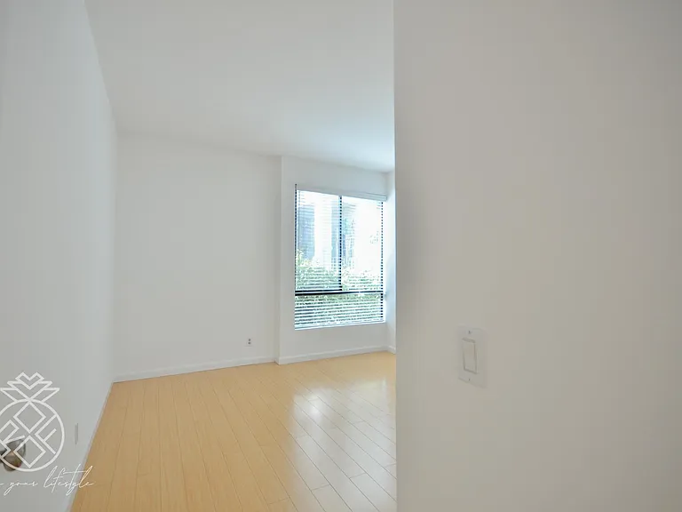 1727 Glendon Ave #104 — Photo 34