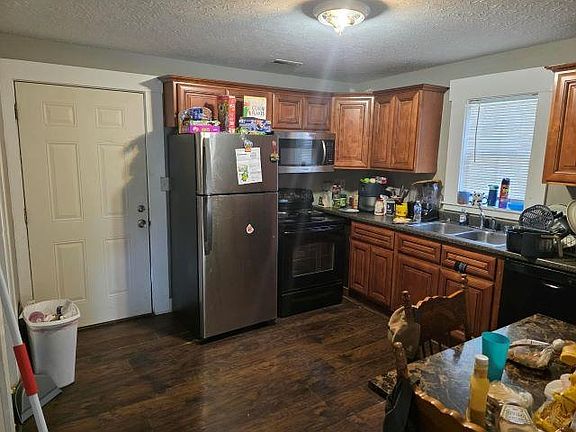 3rd image of 212 Cherry Way
