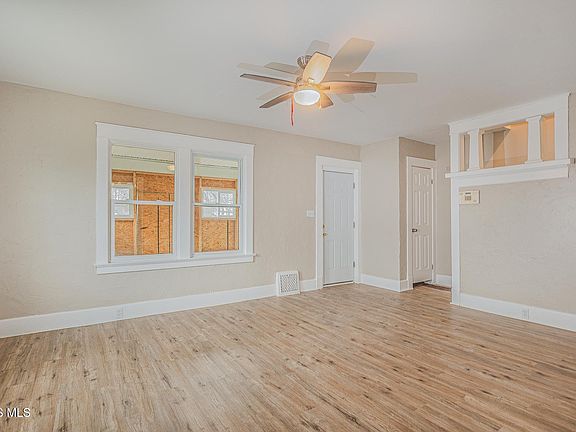 3rd image of 1110 Montrose Ave