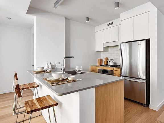 3rd image of 10 Halletts Pt APT 1642