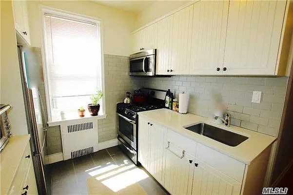 Sold by Remax City Square | media 4