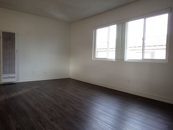 3rd image of 176 Cecil Pl #B