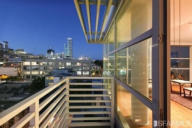 555 4th St #933 — Photo 1