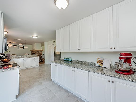 Kitchen - Upscale Cabinets