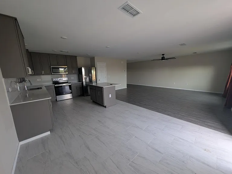 455 Manchester St — Photo 9