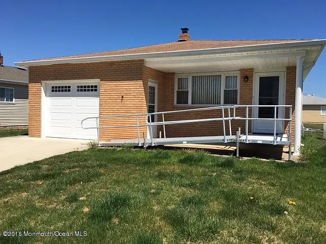 218 Charlotteville Dr N photo 1