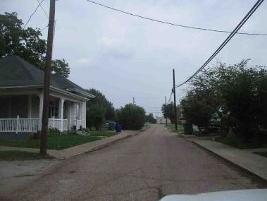 Exterior Neighborhood (street photo)