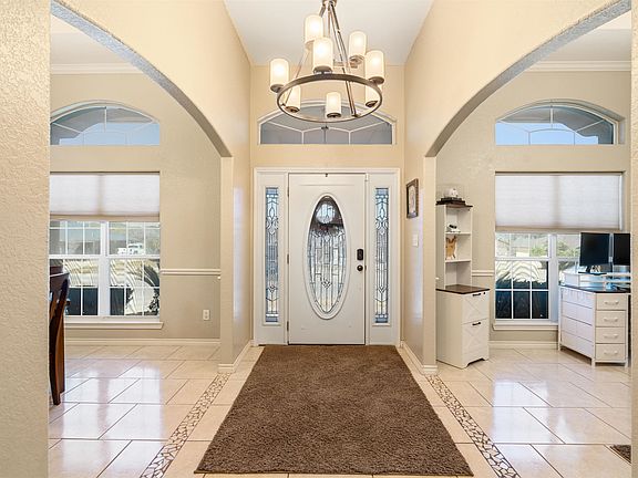 3rd image of 107 Lookout Dr