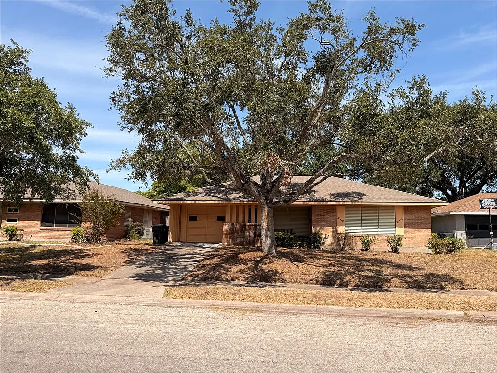 3 bed, 1.5 bath, 1617 sqft, $1,550 — Photo 1