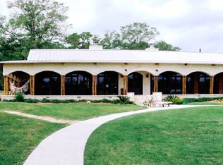 1069 Copperhead Ln, Weimar, TX 78962