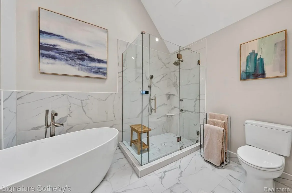 3 bed, 2108 sqft, $5,200 — Photo 2