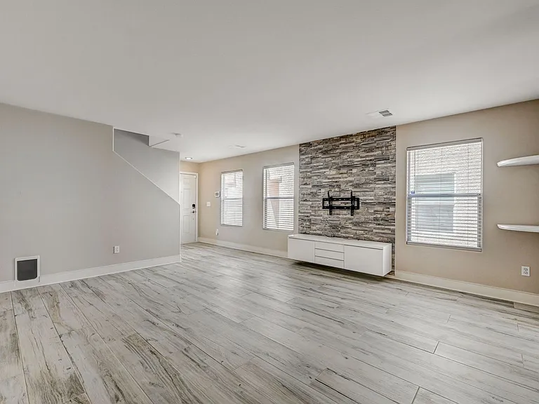 11092 Verismo St — Photo 8