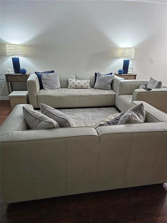 1 bed, 1.5 bath, 1610 sqft, $800 — Photo 2