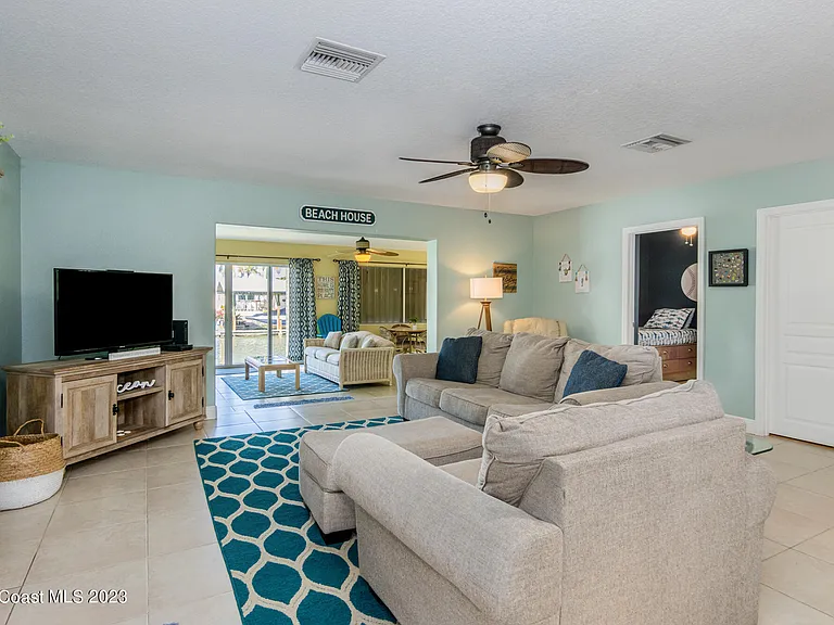 187 Jamaica Dr — Photo 4