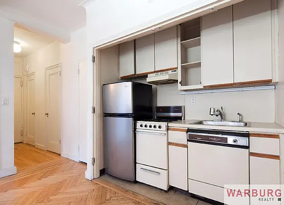 Sold by Warburg | media 8