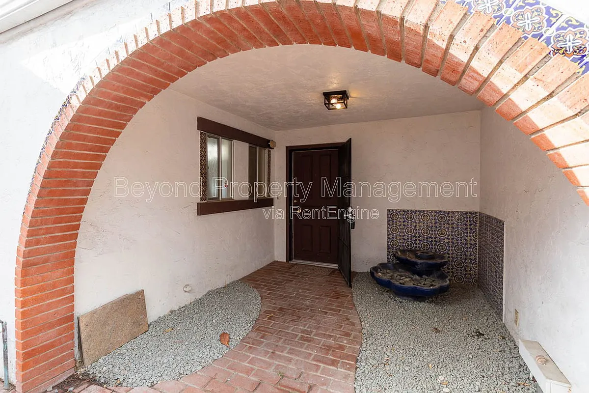 Building Photo - 3725 Orion Dr