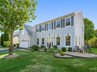 421 Raintree Dr, Oswego, IL 60543