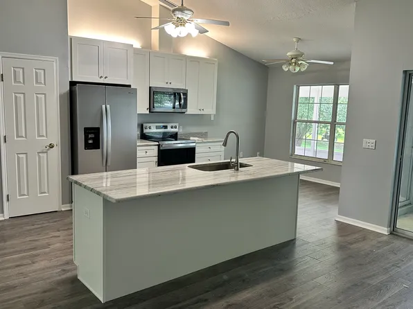 427 Oak View Dr, Tavares, FL 32778