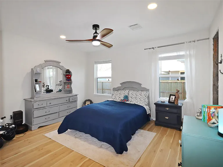 4219 Frost St — Photo 13