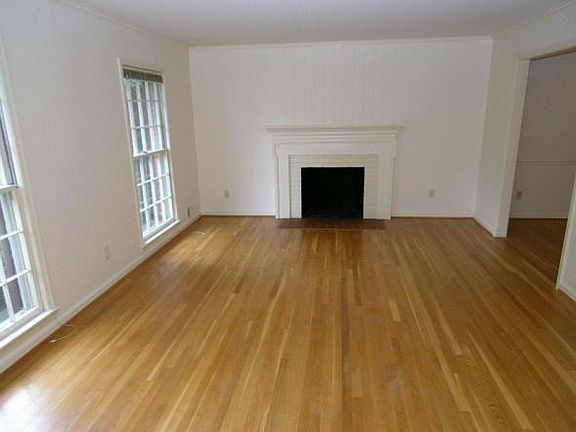 4th image of 11833 Farmland Dr