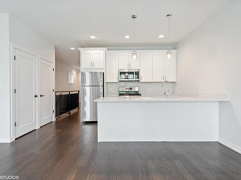4943 S Saint Lawrence Ave #3 — Photo 3