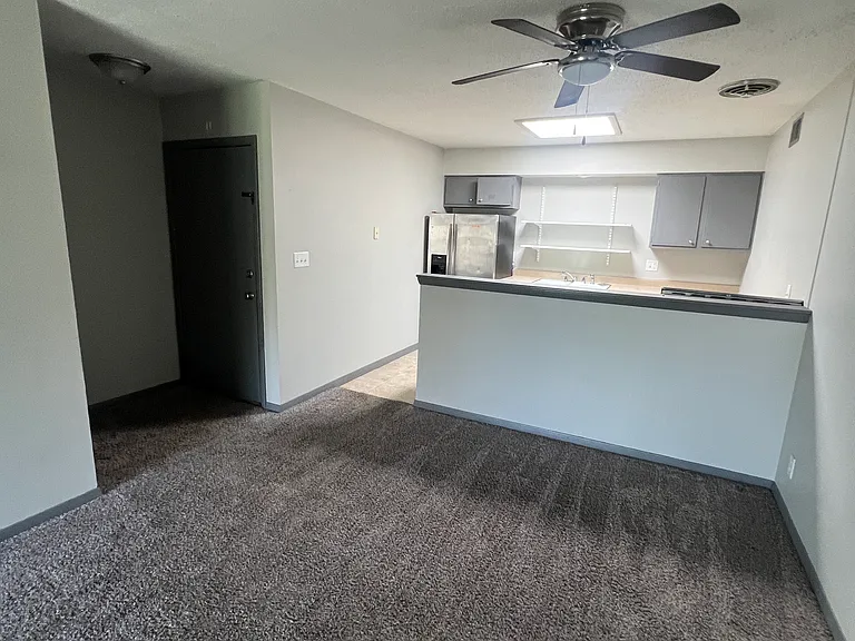 2450 Shaker Ct #4 — Photo 2