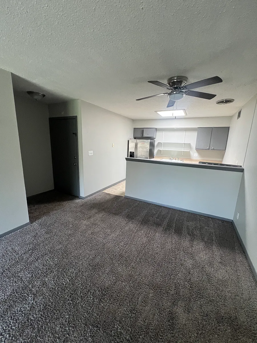 Building Photo - 2450 Shaker Ct #4