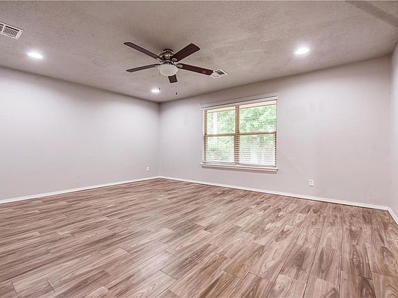 4th image of 213 Del Mar Dr