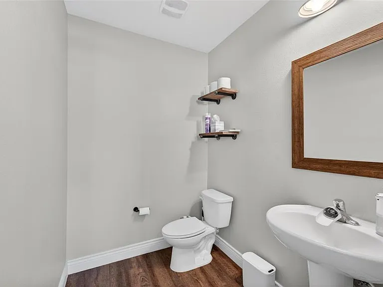 11176 Leland Groves Dr — Photo 24