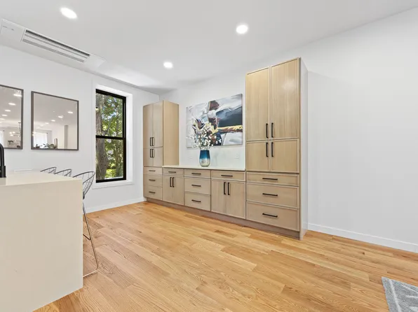 537 Halsey Street image 10 of 38