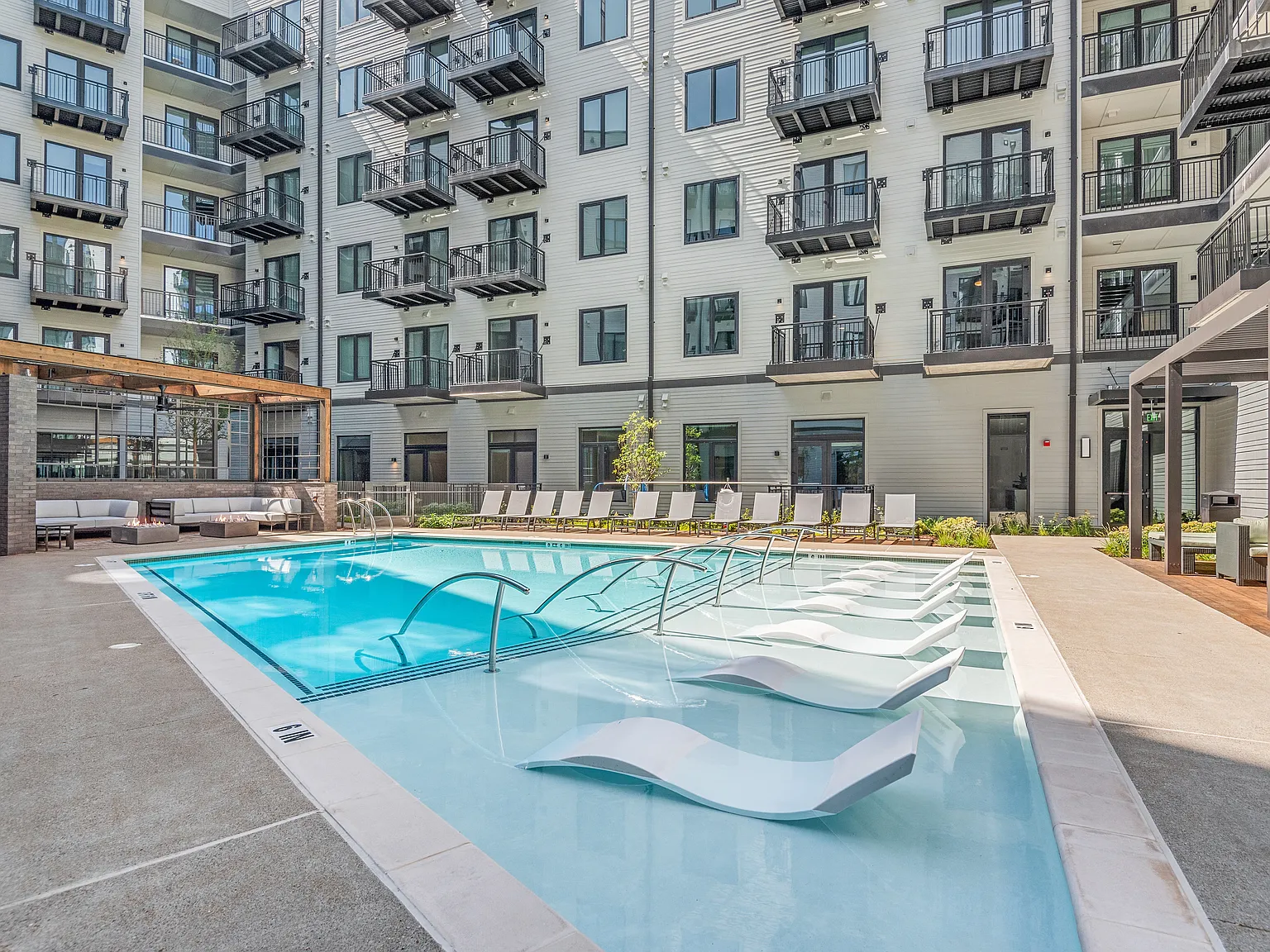 445 Park Commons — Photo 1