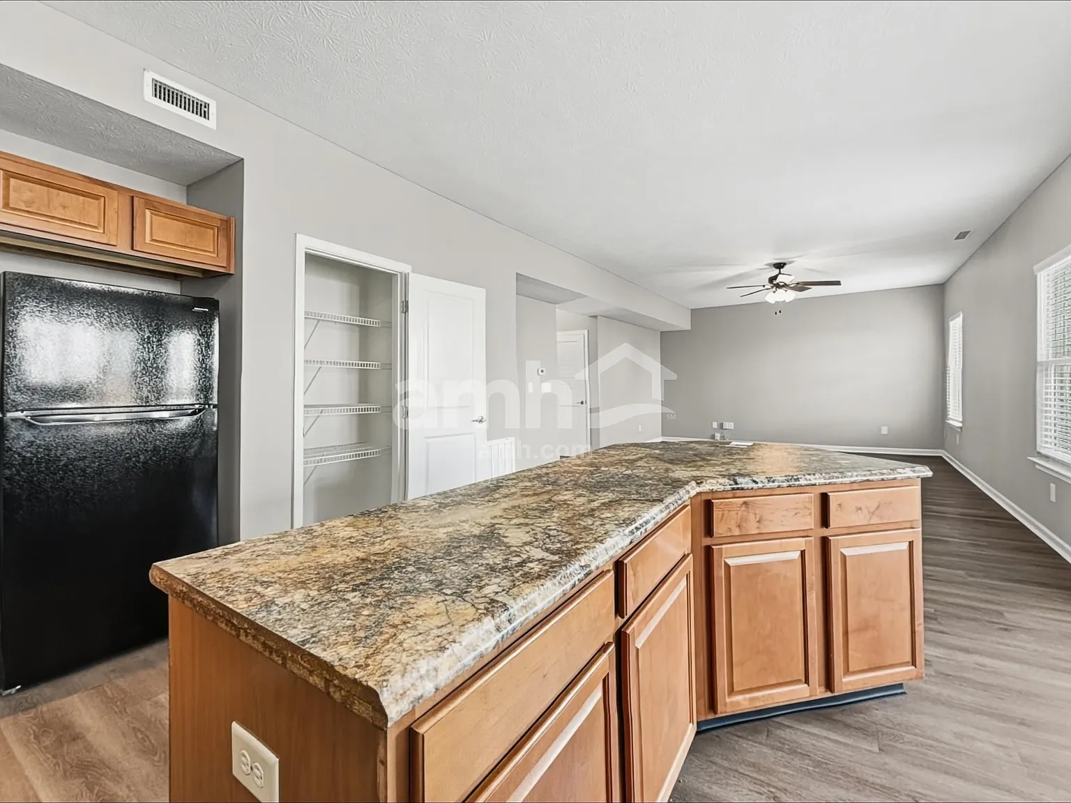 4 bed, 2.0 bath, 2224 sqft, $2,140 — Photo 4