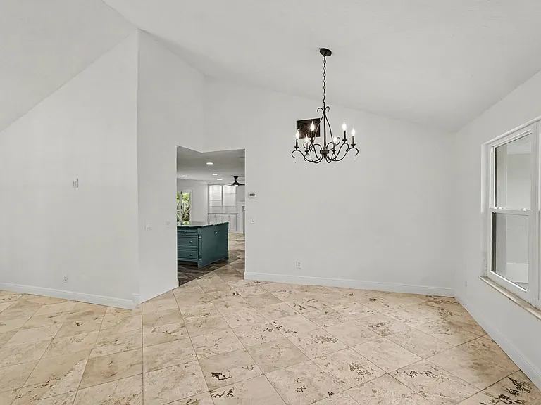 115 11th Ave — Photo 13