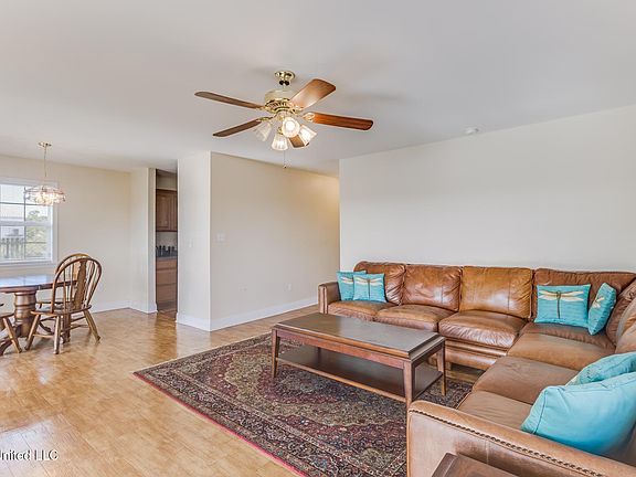 4th image of 11156 Bayou View Dr E