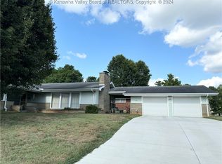 313 Bedford St, Ravenswood, WV 26164