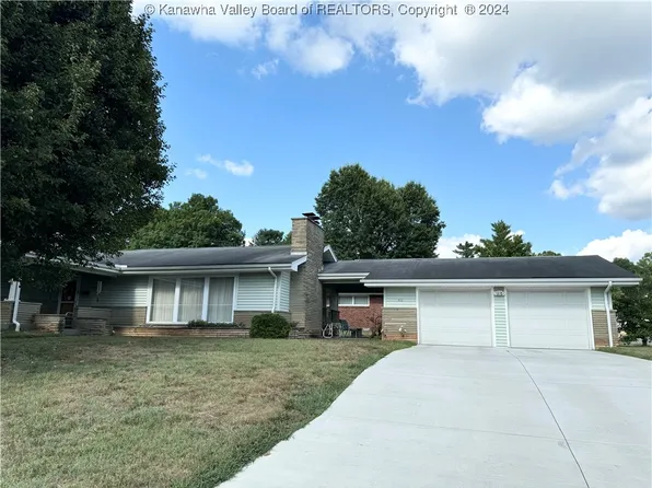 313 Bedford St, Ravenswood, WV 26164