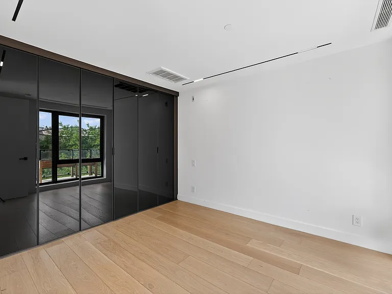 61 N Henry St #3 — Photo 8