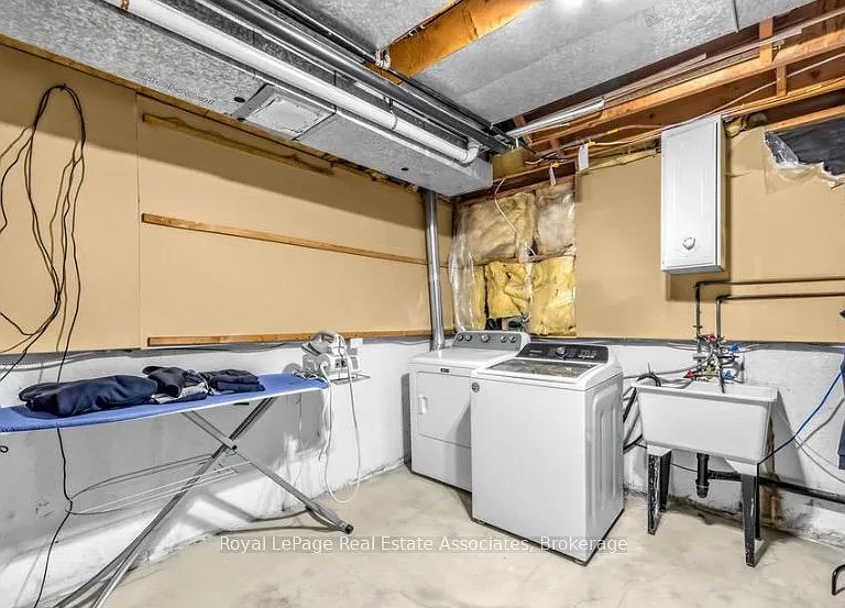 6760 Dolmage Ct — Photo 22