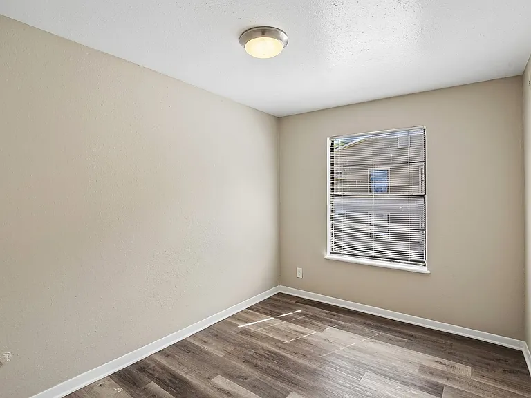 Pleasant Grove Apartments — Photo 32